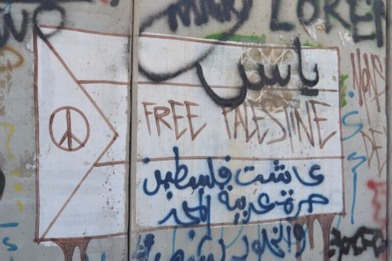 Click to enlarge graffitte Qalandia checkpoint israel