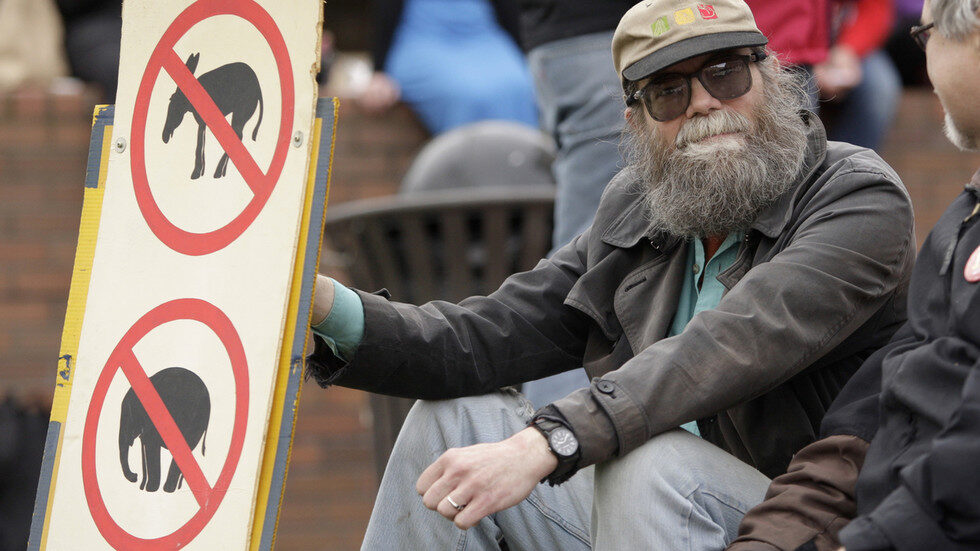 Click to enlarge republican democrat hate both protester