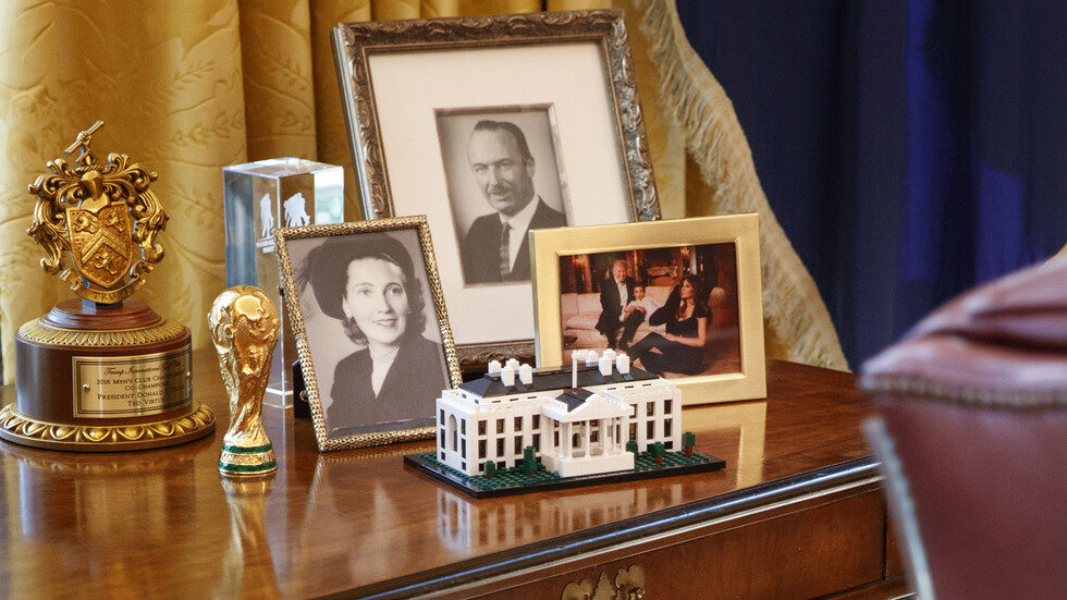 Click to enlarge Lego White House