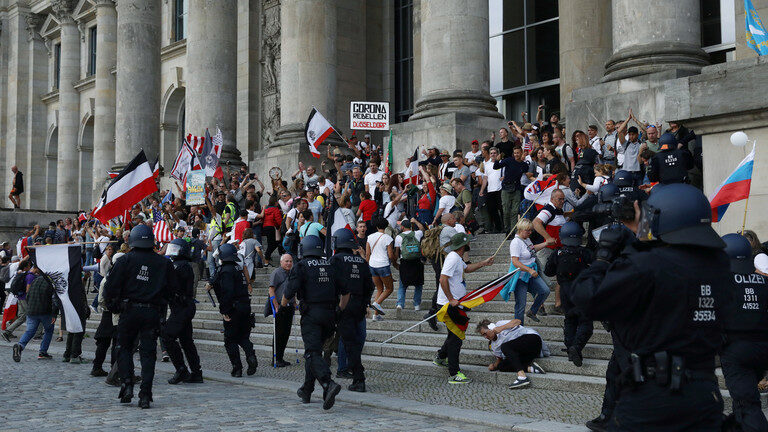 Click to enlarge anti-lockdown berlin protest reichstag