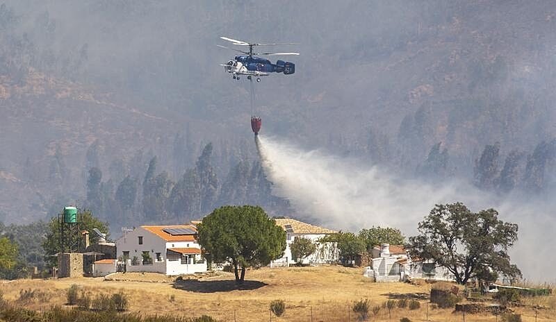helicopter wild fires spain august 2020