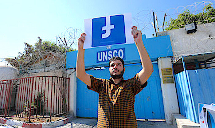 Man upsidedown f