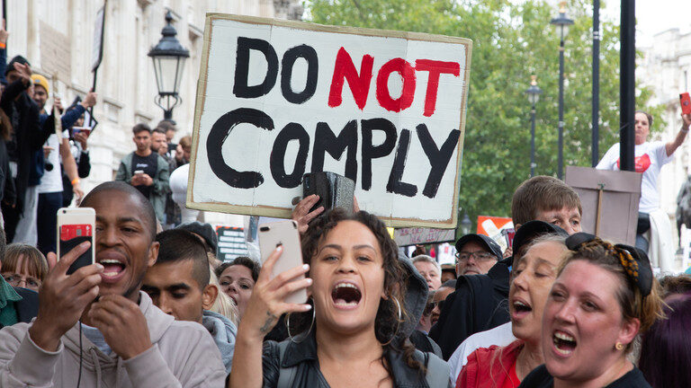 antimask protestors