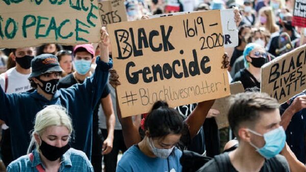 Click to enlarge BLM protesters in London