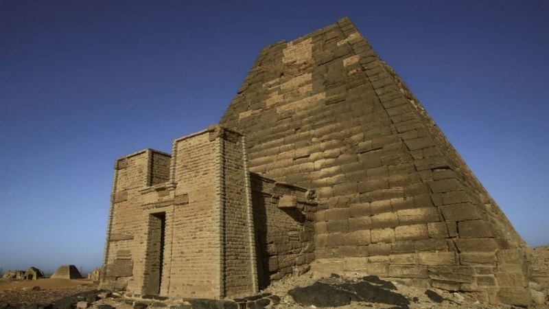 Click to enlarge Sudan pyramids