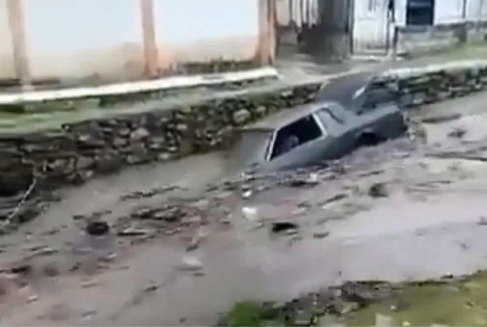 The torrential rains in Maracay caused the overflow of the El Limón river this Wednesday, affecting several cities of the Aragua state
