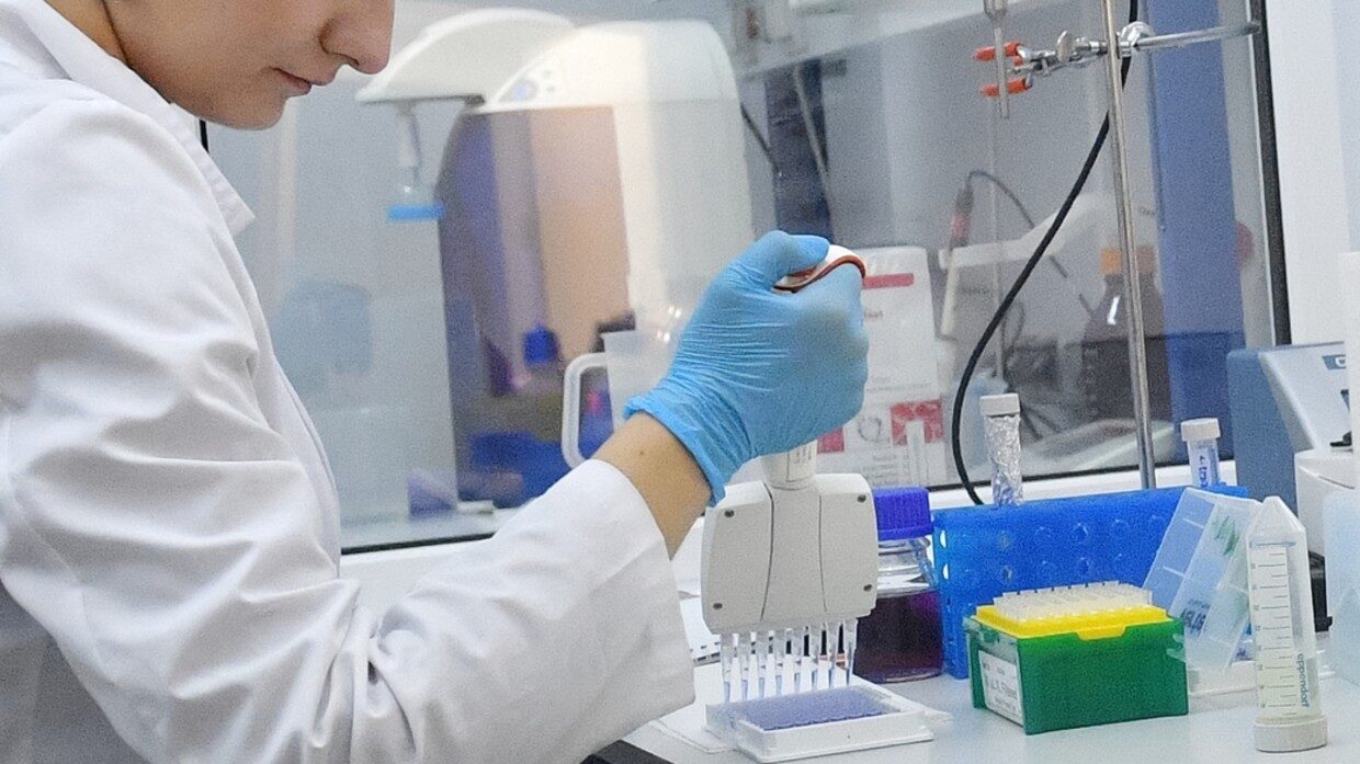 Click to enlarge russian coronavirus vaccine laboratory lab