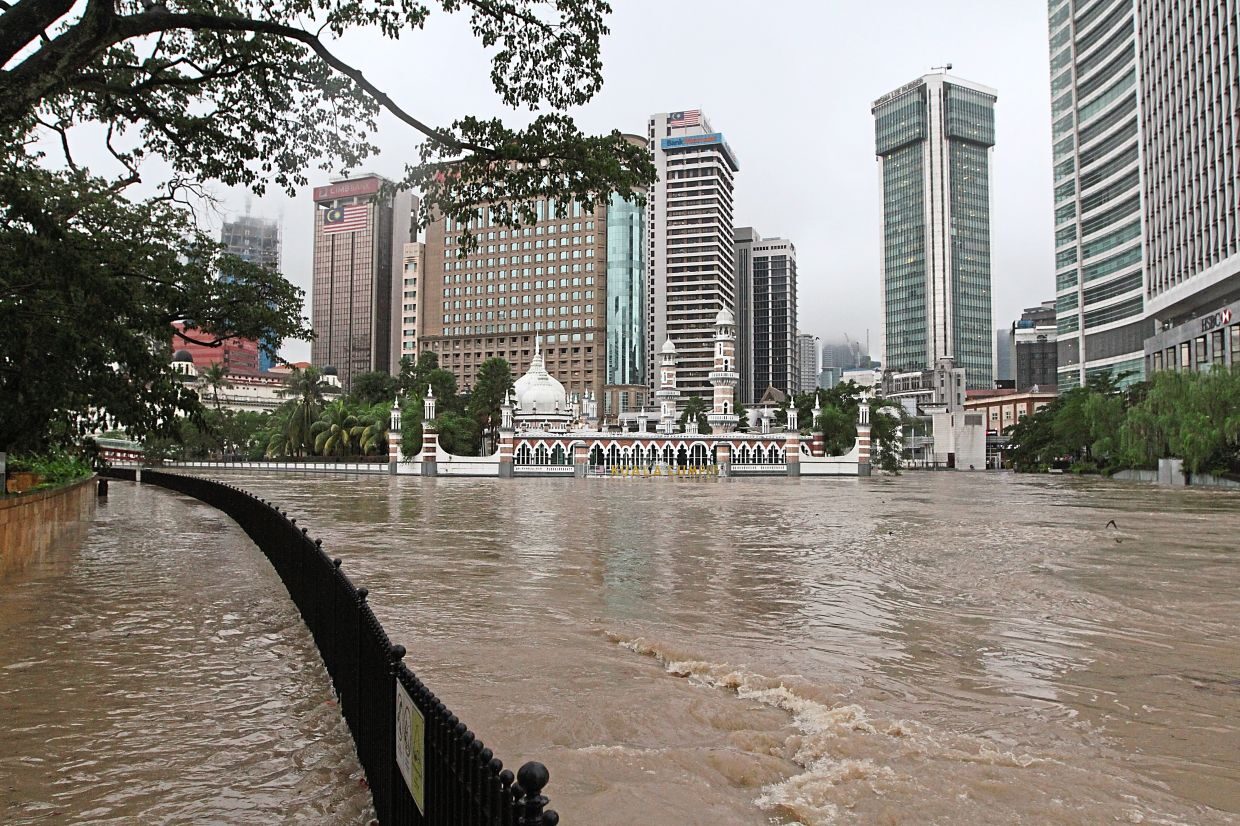 Floodwaters flowing into Masjid Jamek due to heavy rain in Kuala Lumpur.