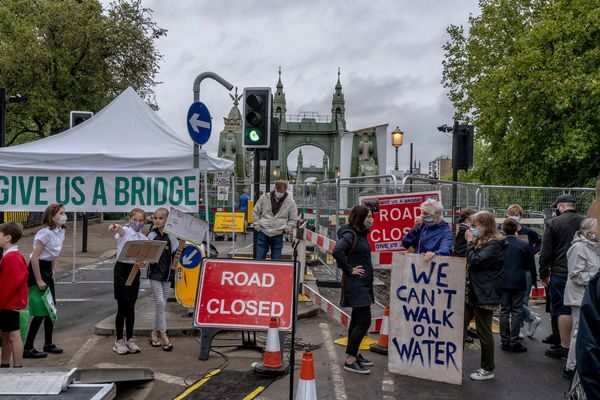 Hammersmith Bridge