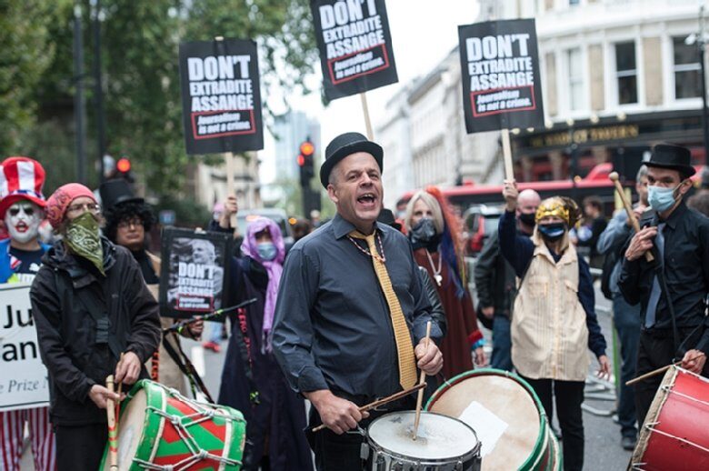 Julian Assange supporters Old Bailey