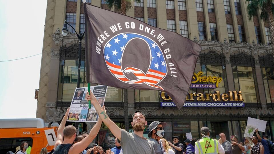 Click to enlarge Qanon flag