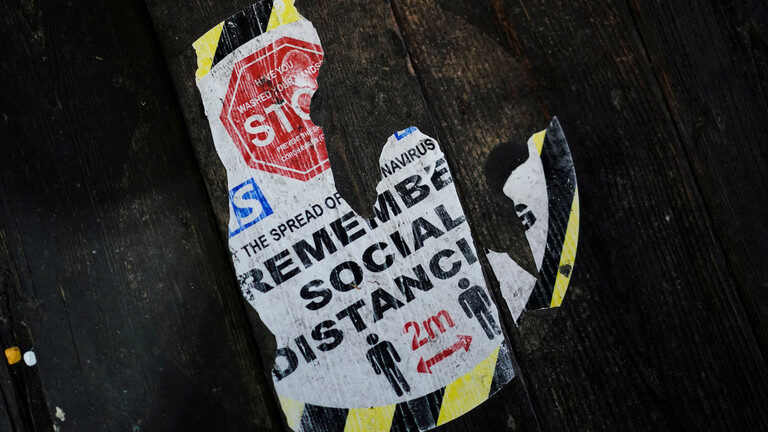 Click to enlarge social distancing sign london