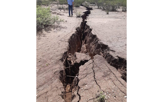 Click to enlarge giant earth fissure mexico