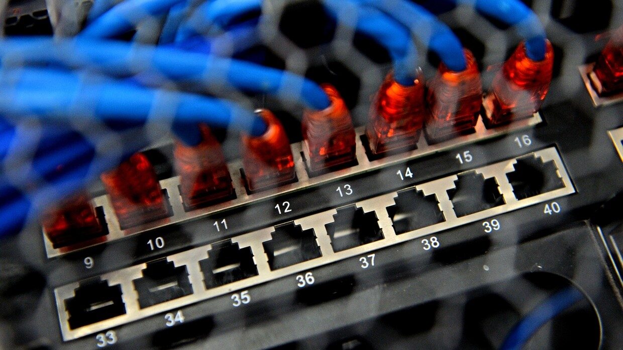 Click to enlarge ethernet port server