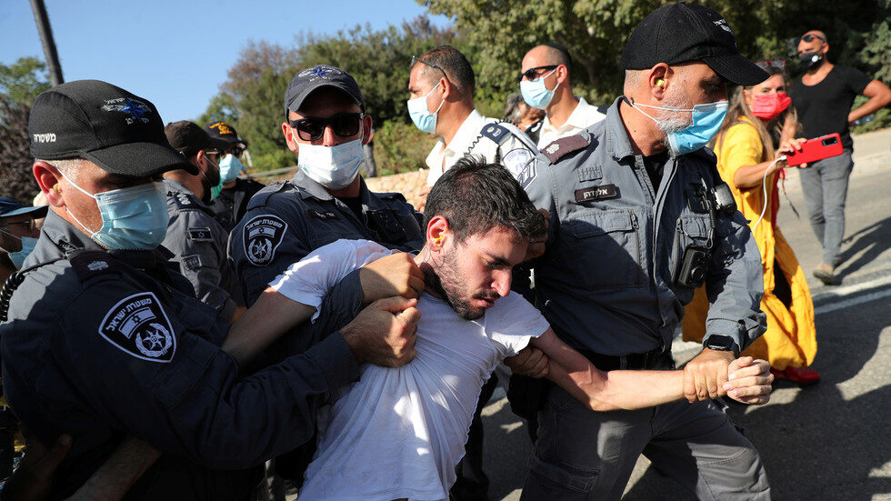 Click to enlarge Israeli police