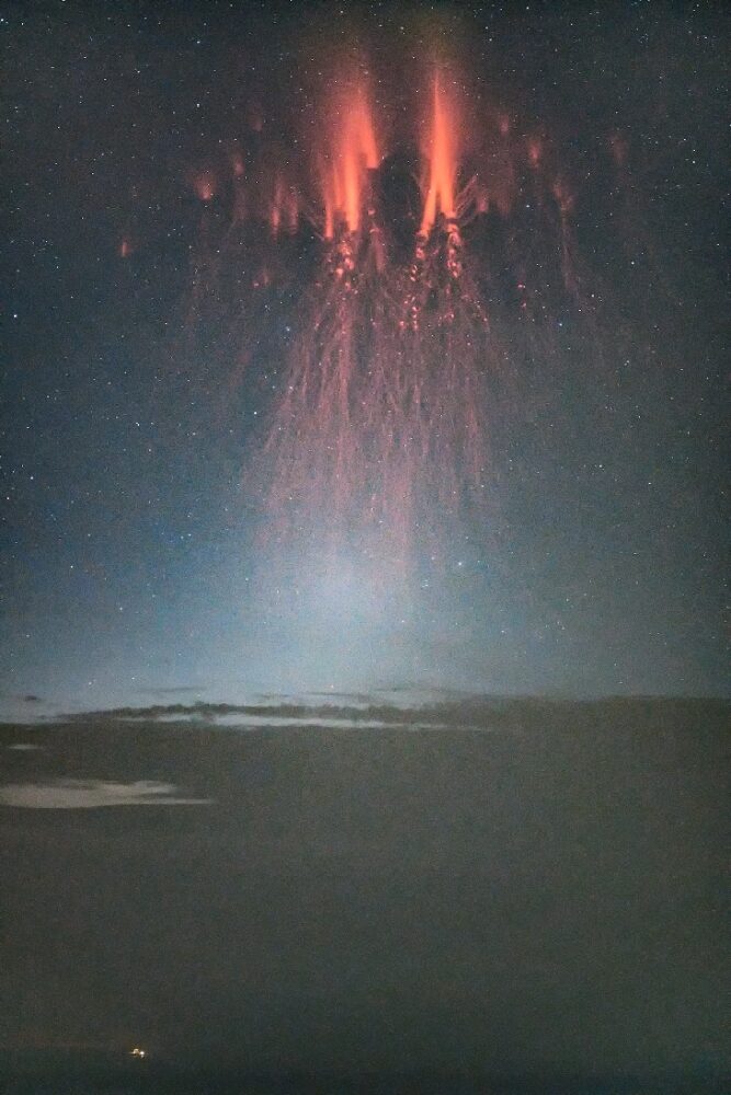 Click to enlarge Red jellyfish sprites and green ghosts taken on September 10, 2020 over Corsica