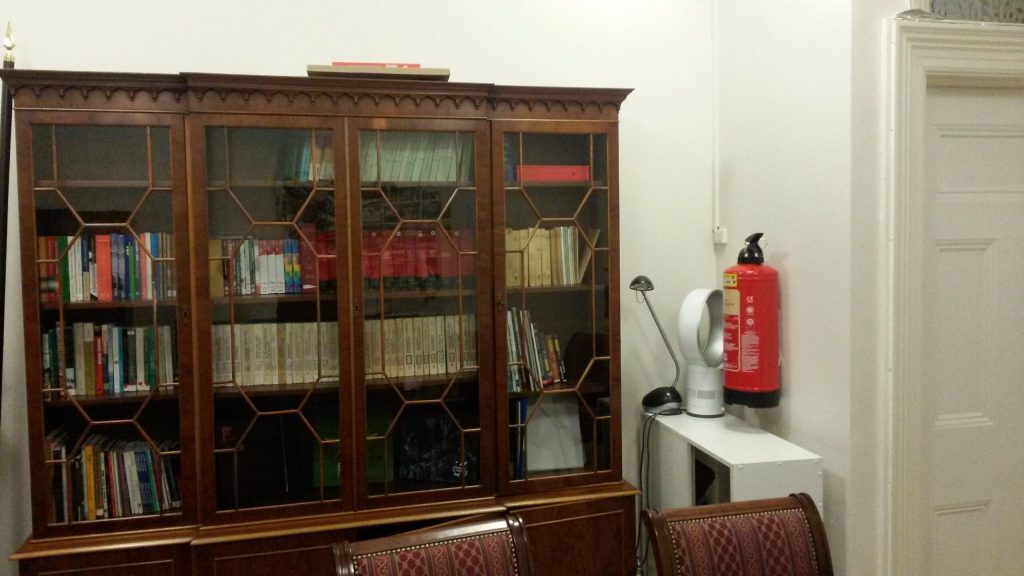 Click to enlarge assange surveillance fire extinguisher bug embassy