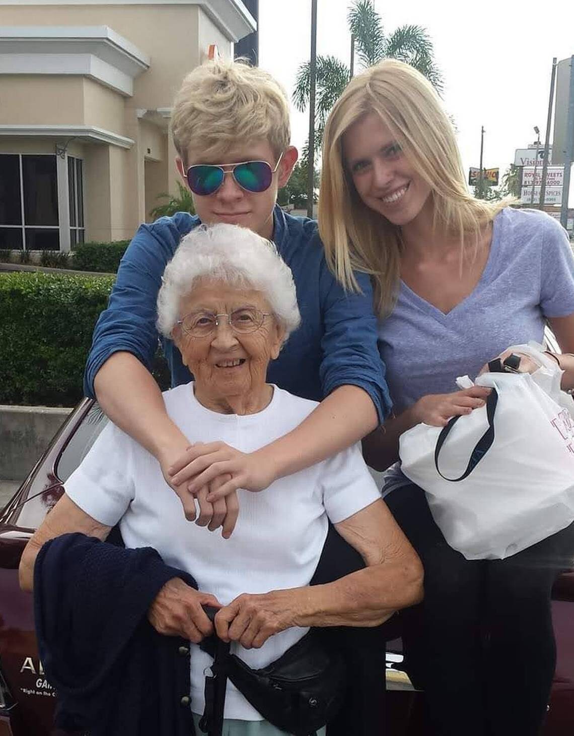 Rita Thomas family