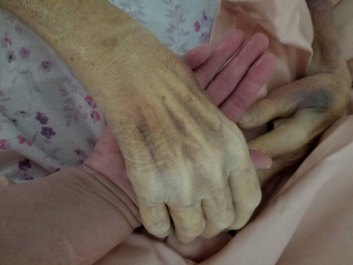 Rita Thomas hand