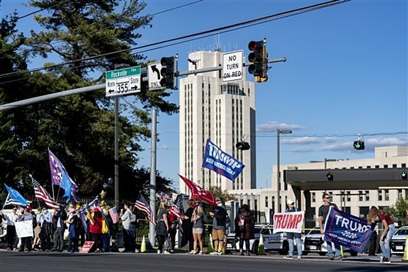 Click to enlarge trump supporters walter reed hospital