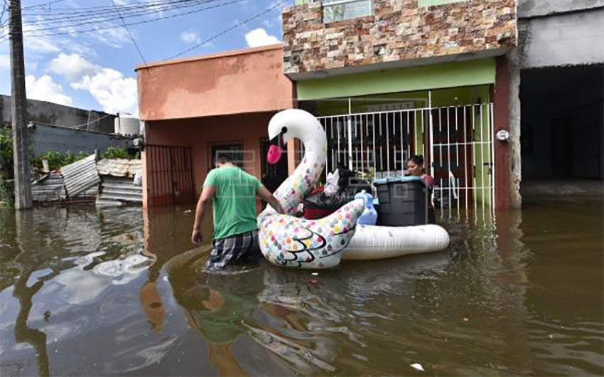 Click to enlarge A beach toy came in handy for these flood victims in Tabasco.