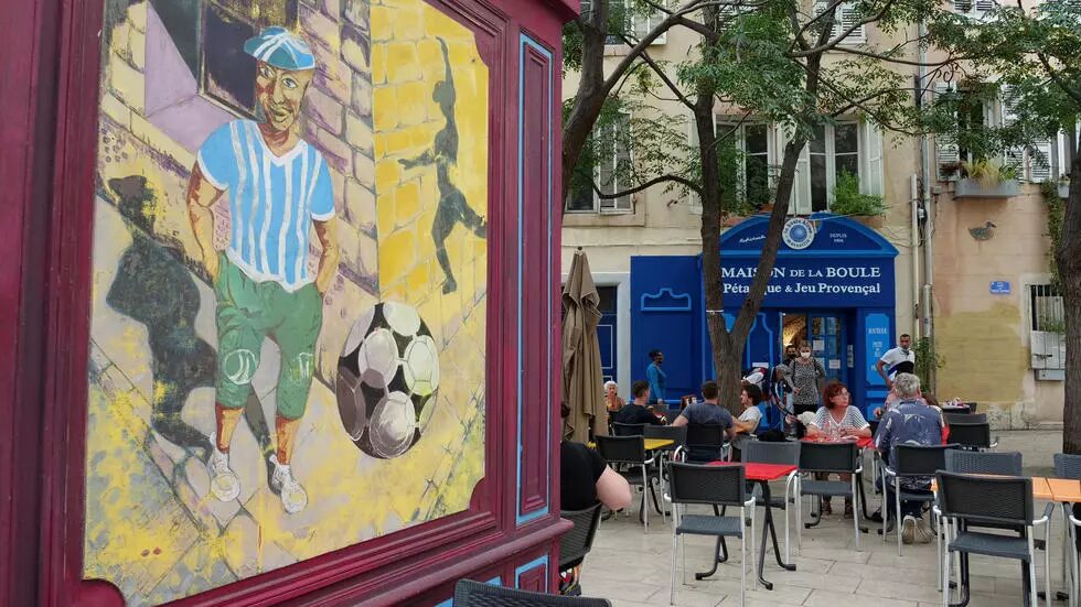 Click to enlarge marseille cafe no masks
