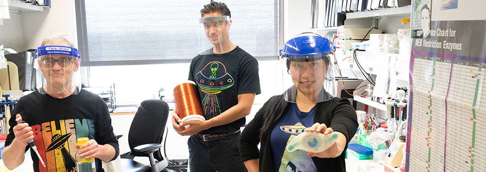 Carter and Huang in the lab 2020
