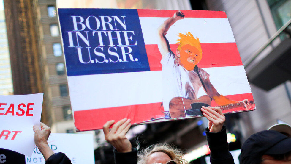 Click to enlarge protest trump collusion russia