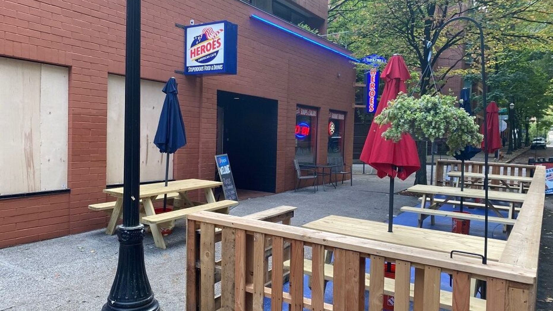 Click to enlarge cafe shot up portland riots