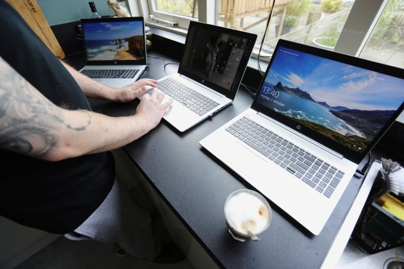Click to enlarge home office