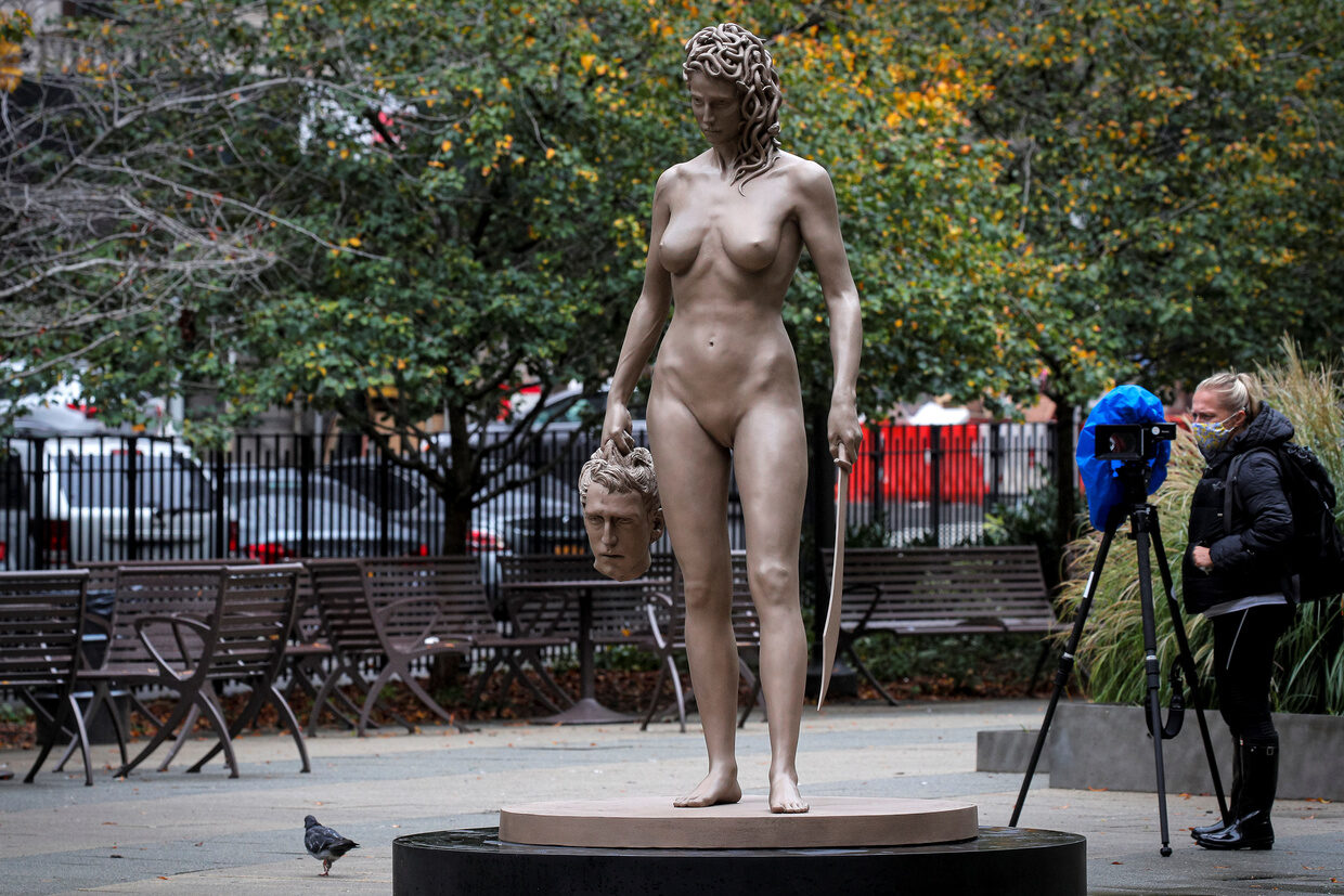 Click to enlarge medusa perseus metoo feminism statue