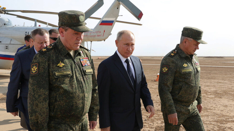 Vladimir Putin, Defence Minister Sergei Shoigu