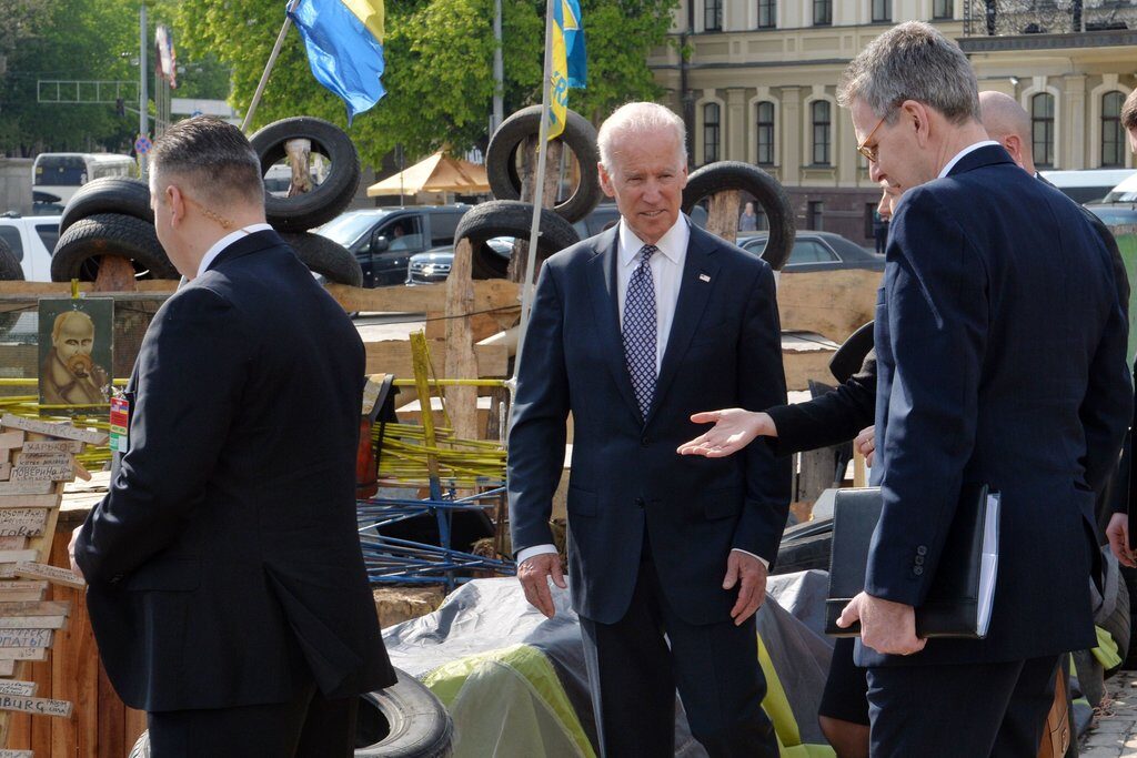 Click to enlarge joe biden yanukovych Ukraine