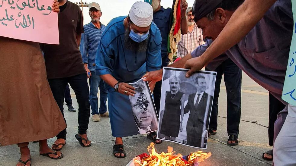 Click to enlarge macron libya
