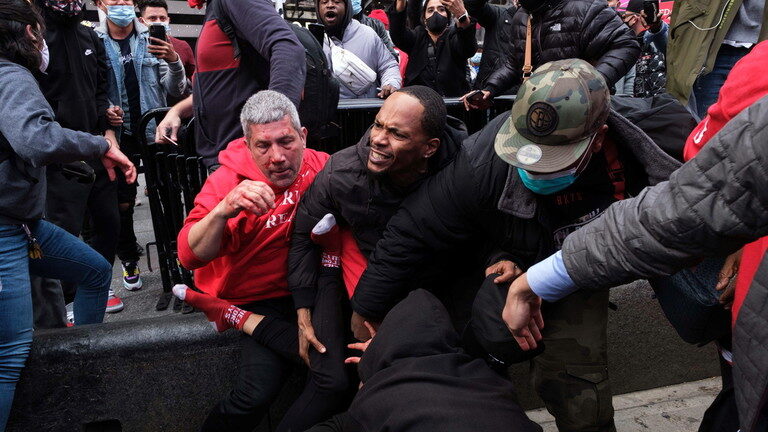 Click to enlarge protesters