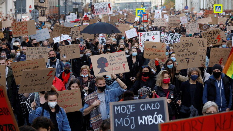 Click to enlarge poland protest abortion