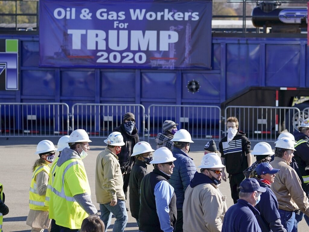Click to enlarge oil gas construction workers trump butler rally