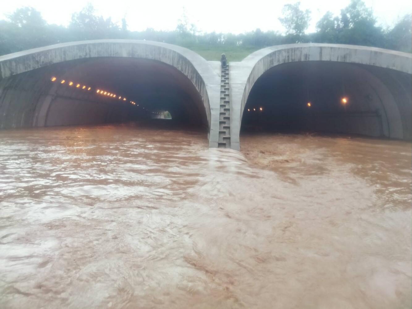 Click to enlarge A tunnel linking the Khao Yai and Thap Lan national parks on Highway 304 between Kabin Buri district in Prachin Buri and Pak Thong Chai district in Nakhon Ratchasima was 1.8 metres under flood water yesterday morning.