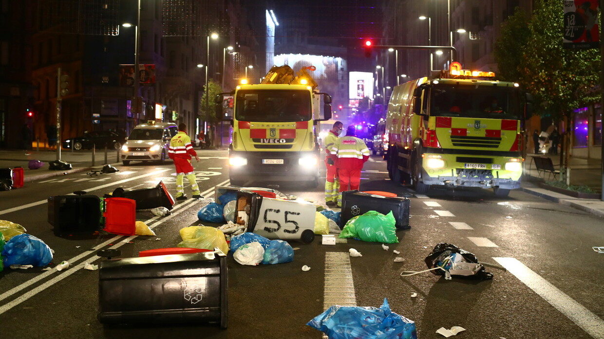 Click to enlarge barcelona protests aftermath