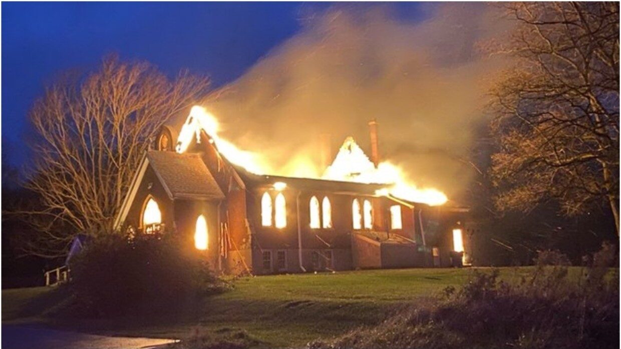 Click to enlarge burning church Strathroy-Caradoc canada