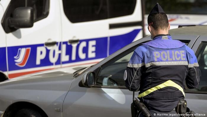 Click to enlarge police france