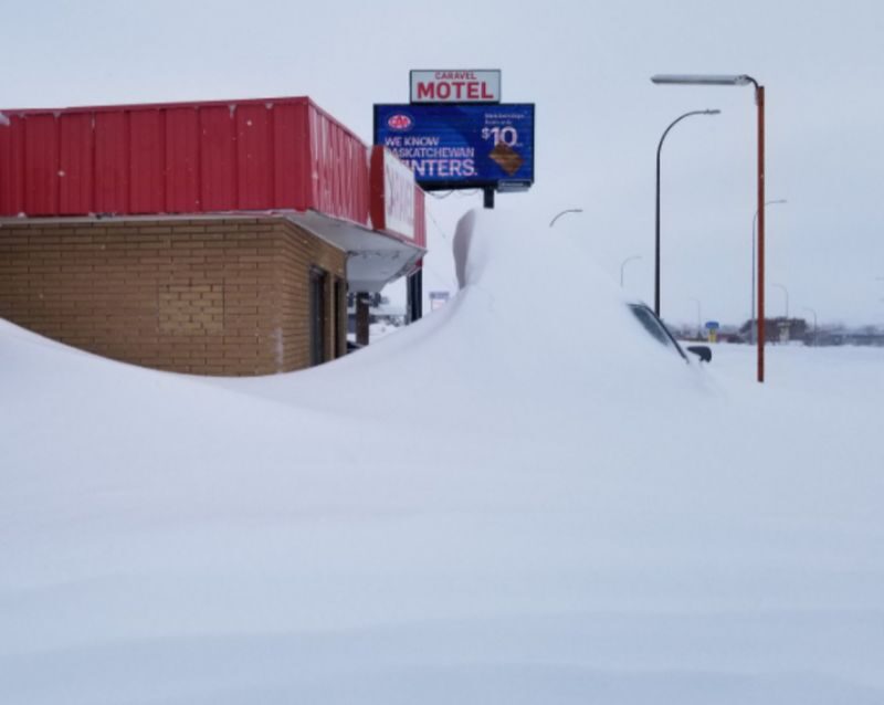 Click to enlarge Messy day of clean-up as 40+ cm of snow buries parts of the Prairies