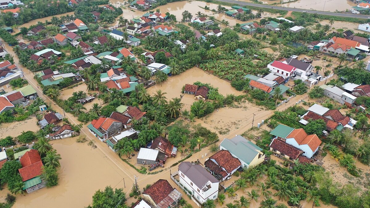 Ninh Hoa Town in Khanh Hoa Province, home to the famous beach resort town of Nha Trang, remains submerged.