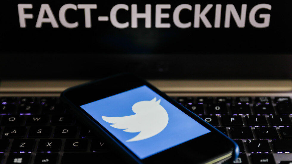 Click to enlarge twitter smart phone fact checking