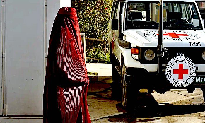 Click to enlarge Afghan pedestrian in Kabul.