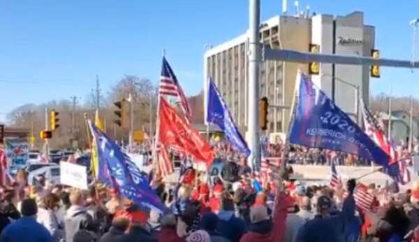 Click to enlarge Trump rally in Wauwatosa