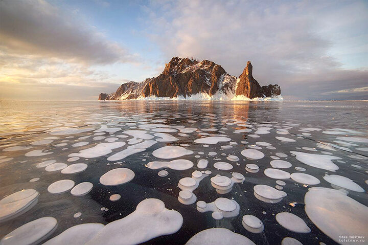 Air bubbles pictured at Lake Baikal.