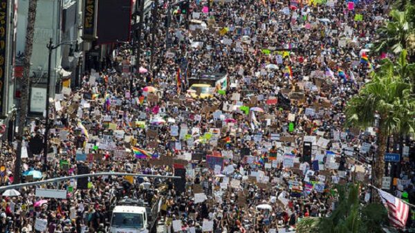 Click to enlarge BLM protest in LA