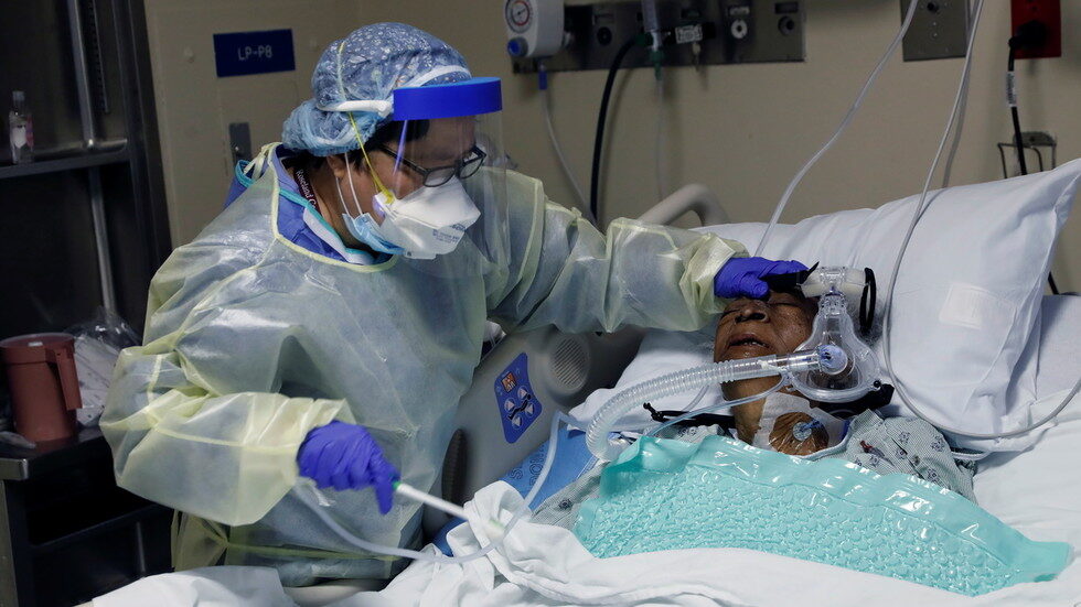 Click to enlarge Patient being treated from Covid-19 at Roseland Community Hospital in Chicago