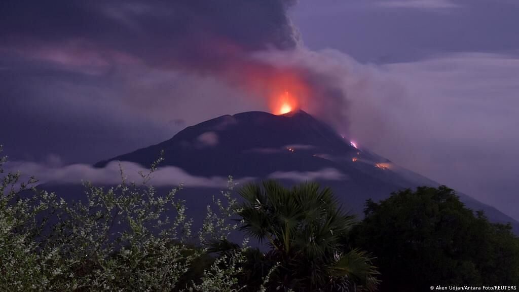 Click to enlarge Semeru volcanic eruption in Indonesia on Dec. 1st.